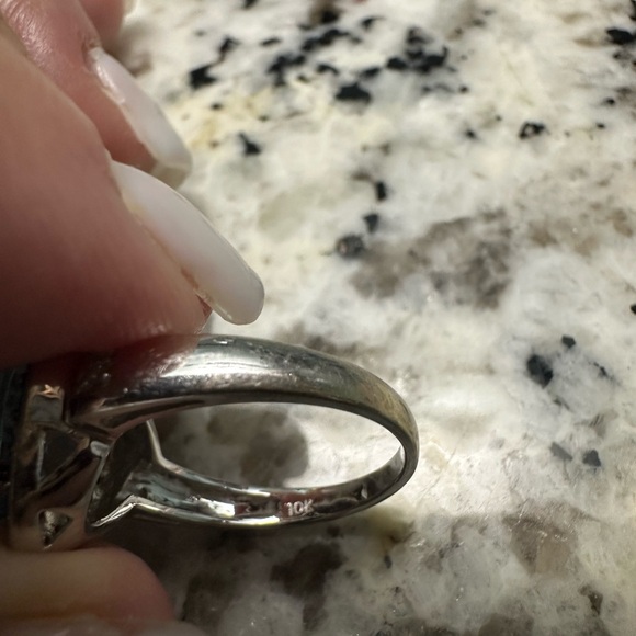 10K white gold Heart shaped ring. - Picture 4 of 4